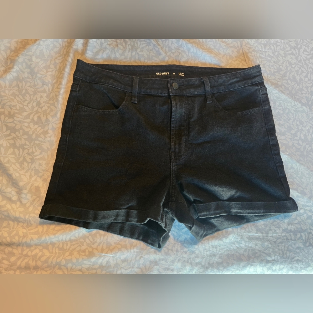 Old Navy Women’s Black Denim Shorts (Wow)